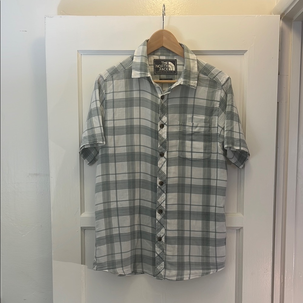 North face short sleeve shirt Size S 100% woven cotton white grey/green yellow